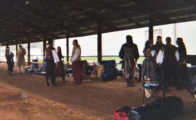 03standing_around